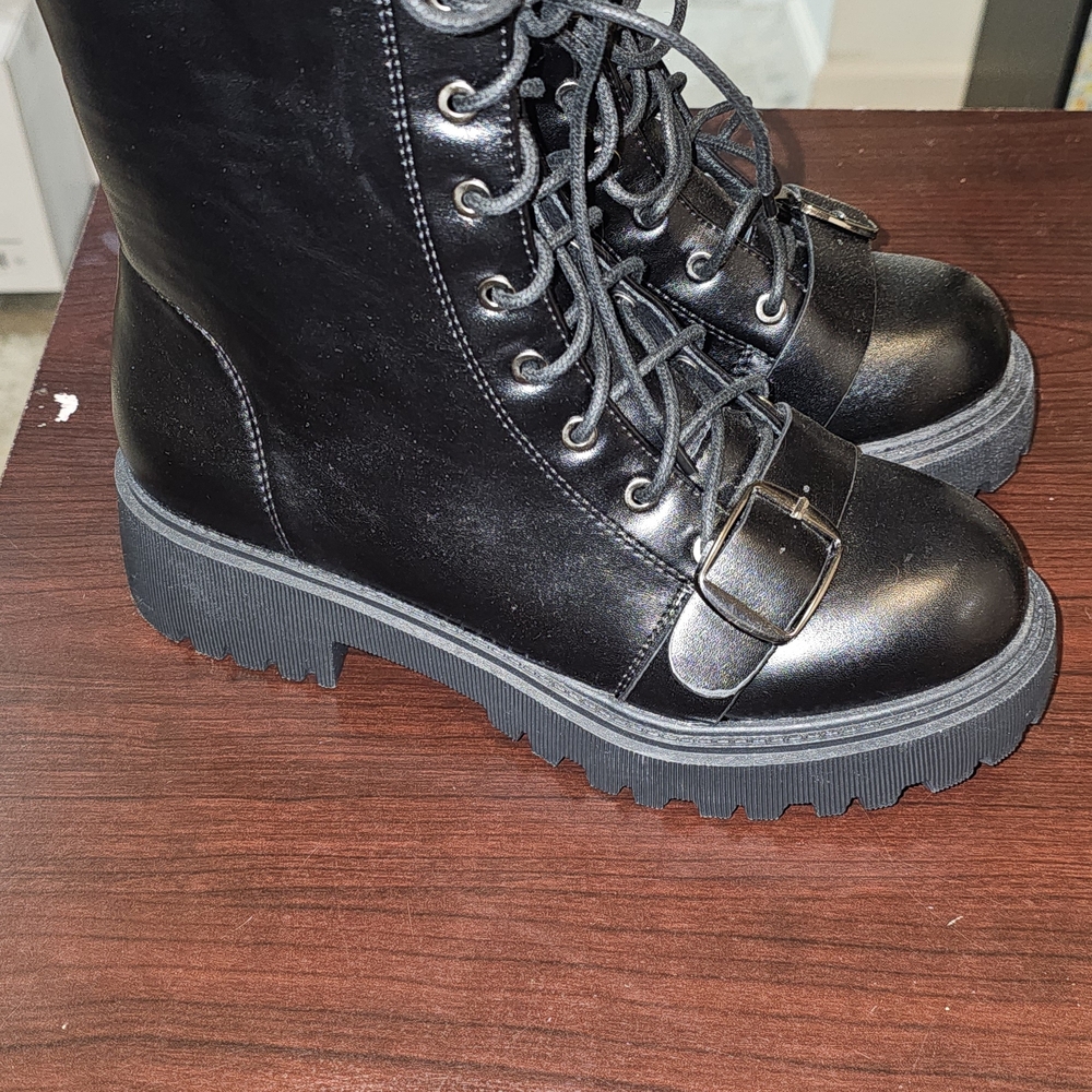 Sleek Black Lace-Up Combat Boots‎ - Picture 3 of 8